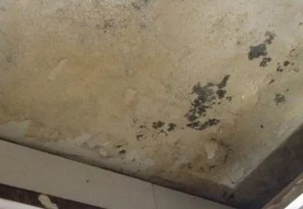浠水阳台漏水维修公司分享下浠水卫生间渗水维修需要注意哪些问题。